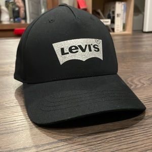 Levis hat